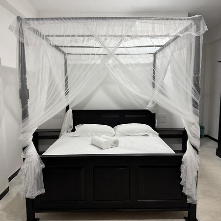 La Fiesta Bed and Breakfast Weligama Exteriör bild