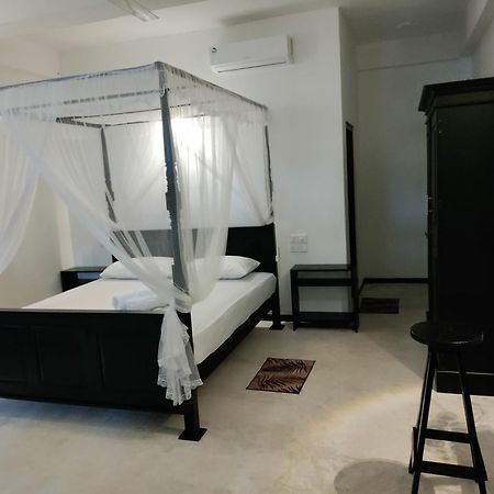 La Fiesta Bed and Breakfast Weligama Rum bild