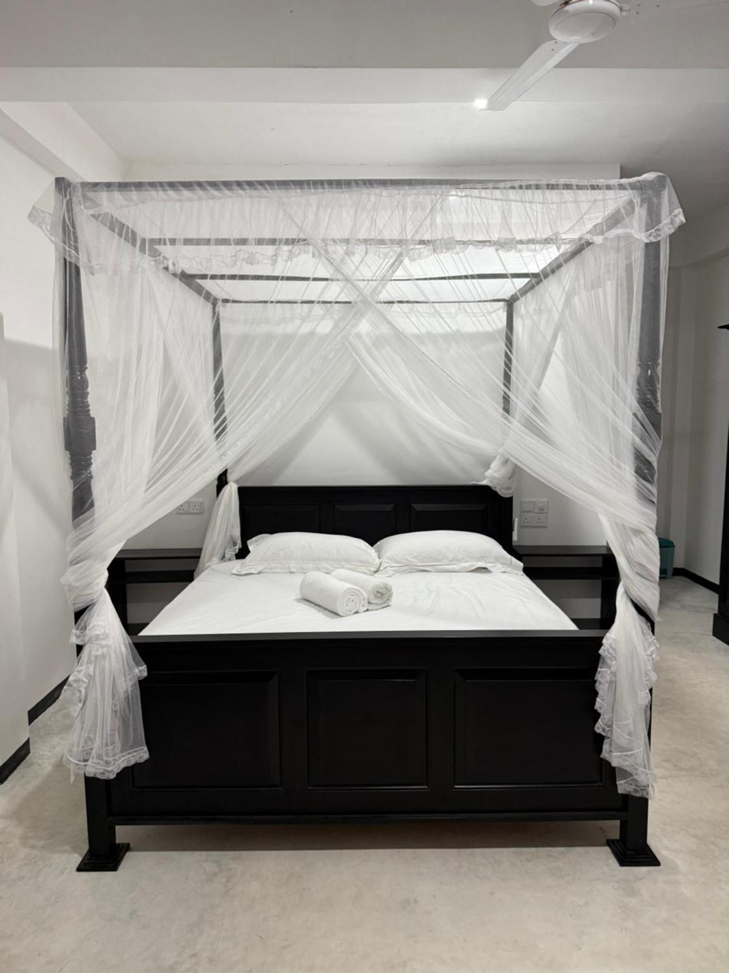 La Fiesta Bed and Breakfast Weligama Exteriör bild
