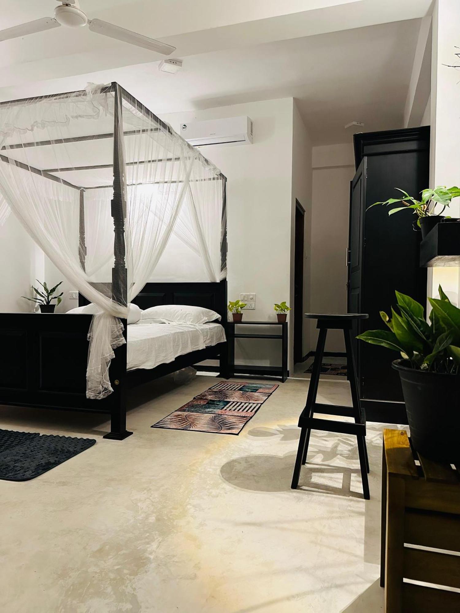 La Fiesta Bed and Breakfast Weligama Exteriör bild