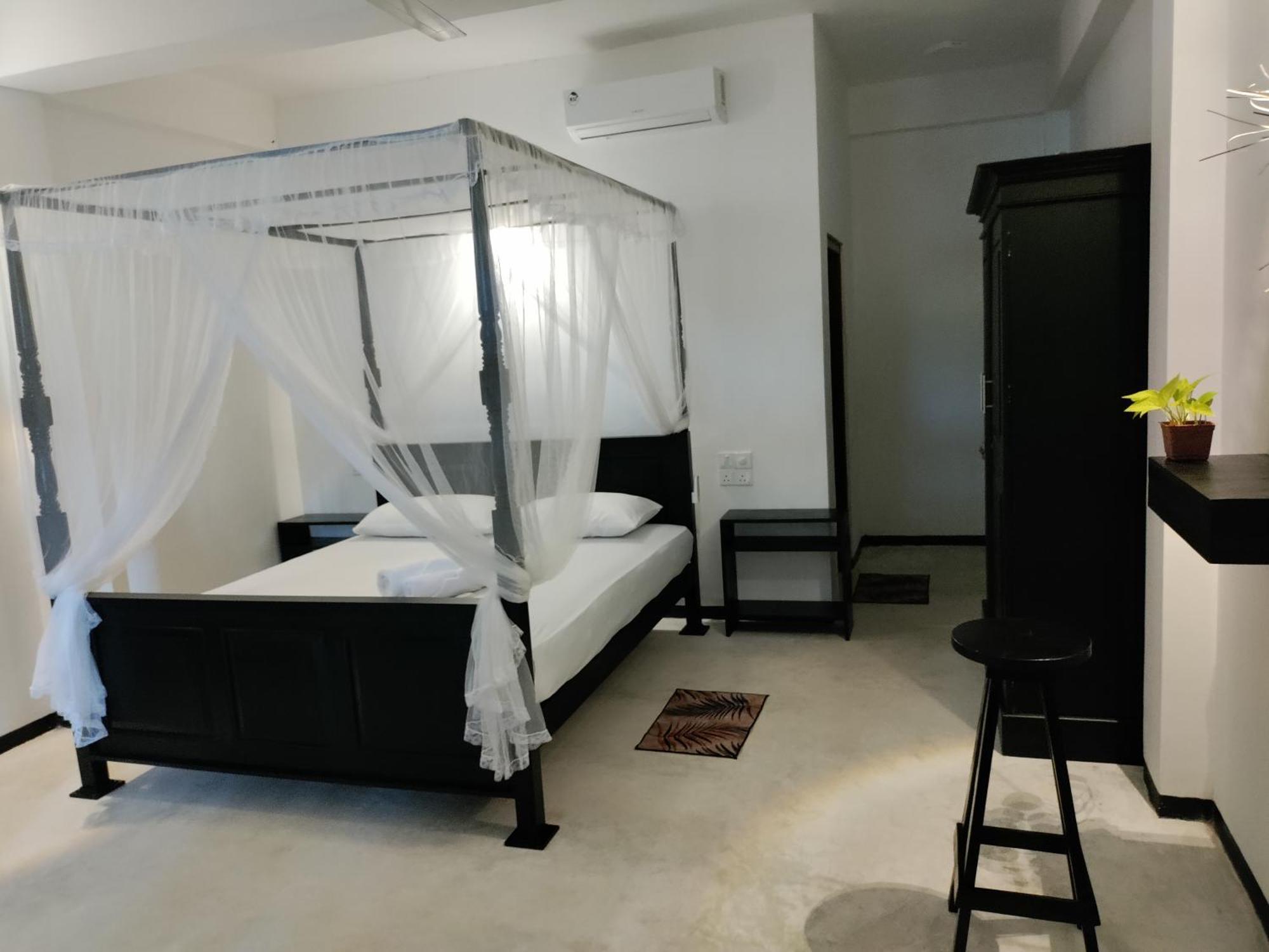 La Fiesta Bed and Breakfast Weligama Rum bild