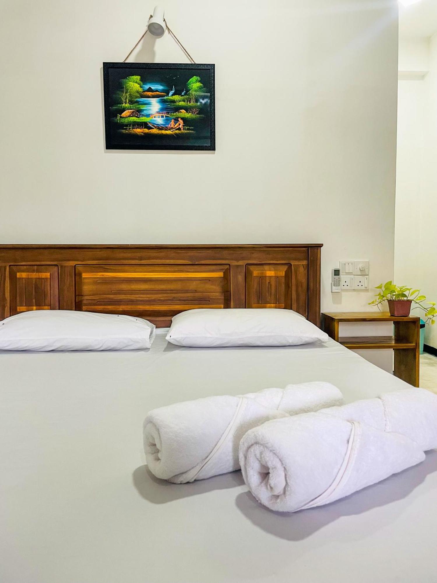 La Fiesta Bed and Breakfast Weligama Exteriör bild