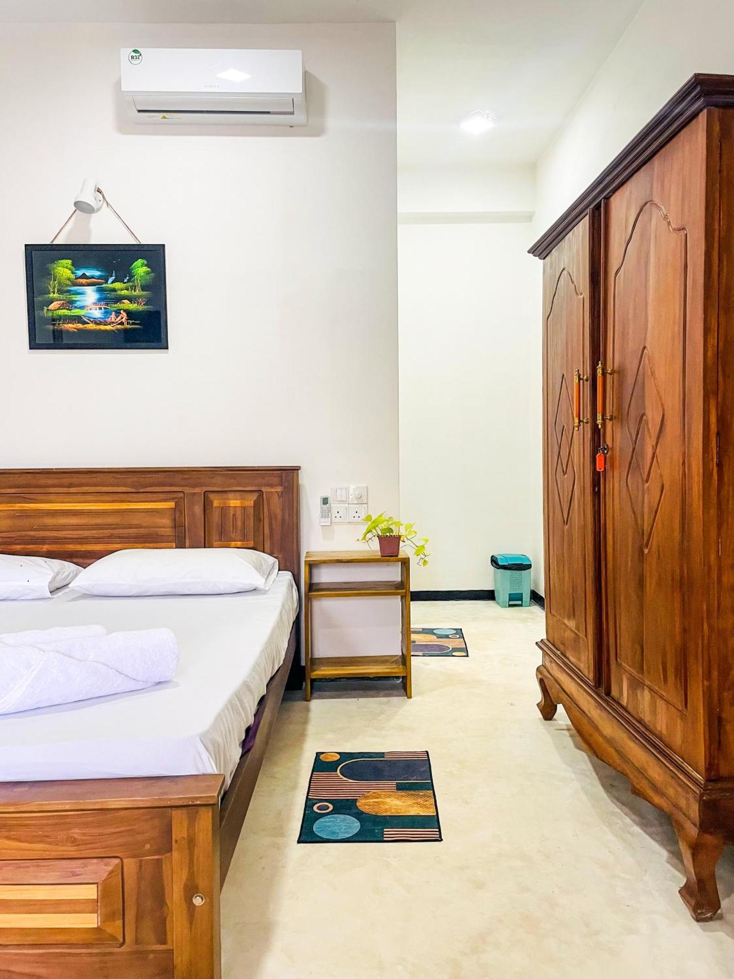 La Fiesta Bed and Breakfast Weligama Exteriör bild
